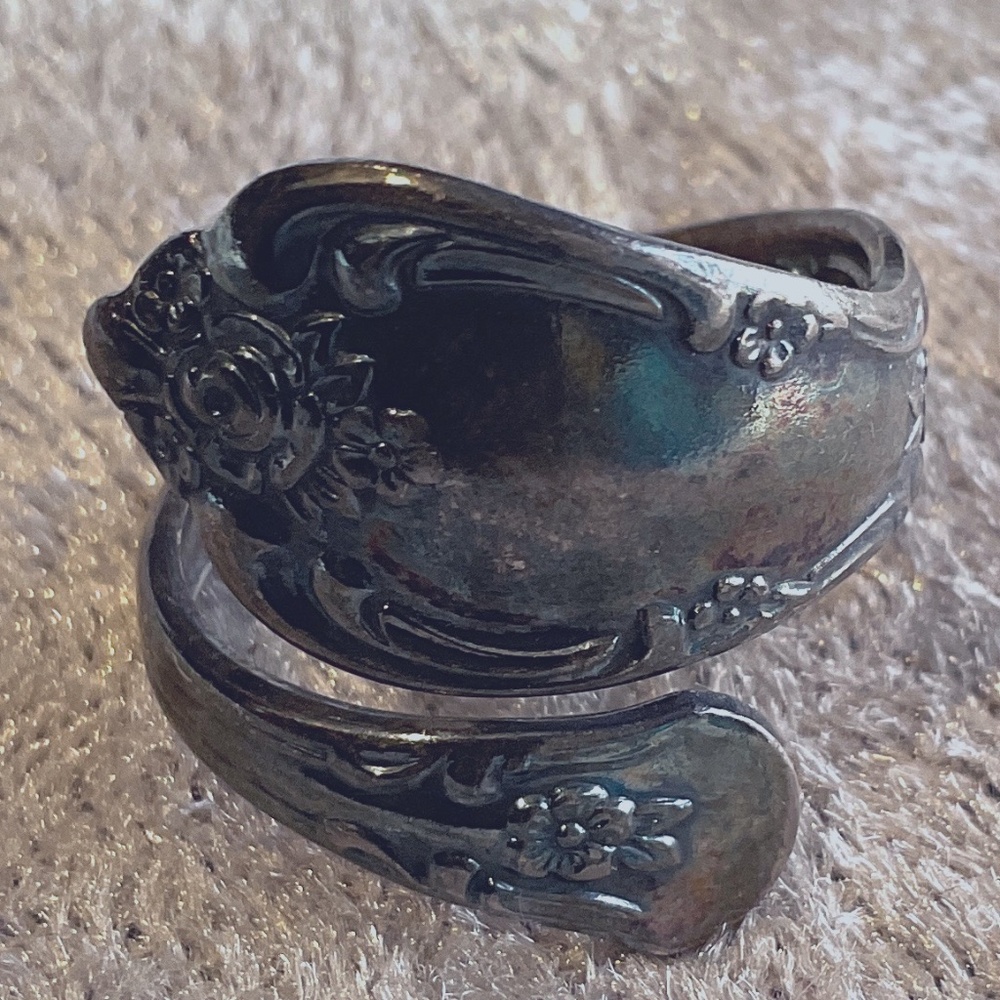 Vintage Wm A. Rogers Oneida Ltd Silver Plate Spoon Ring
